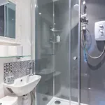 Georgian Townhouse Apartment *