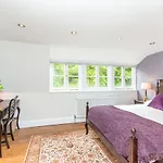 Georgian Townhouse Apartment *
