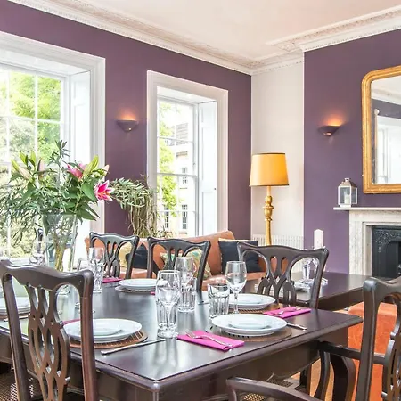 Georgian Townhouse Apartment *