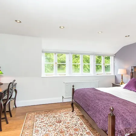 Georgian Townhouse Apartment *